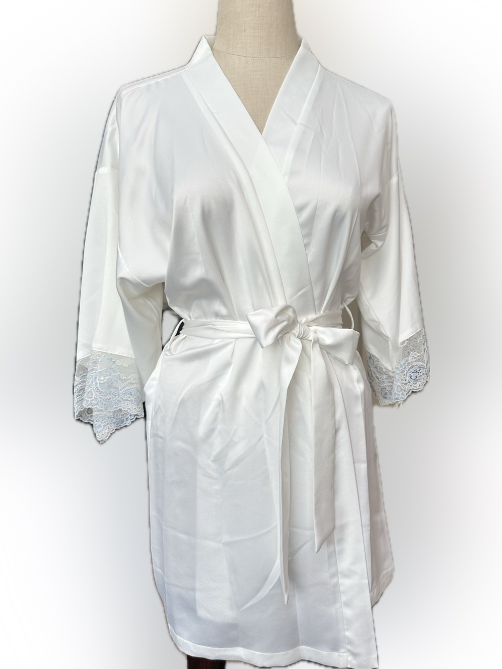 BRIDAL NWT In Bloom - Gorgeous Women's White Satin Lace-Trim THE MRS Robe